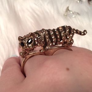 Tiger king two finger ring